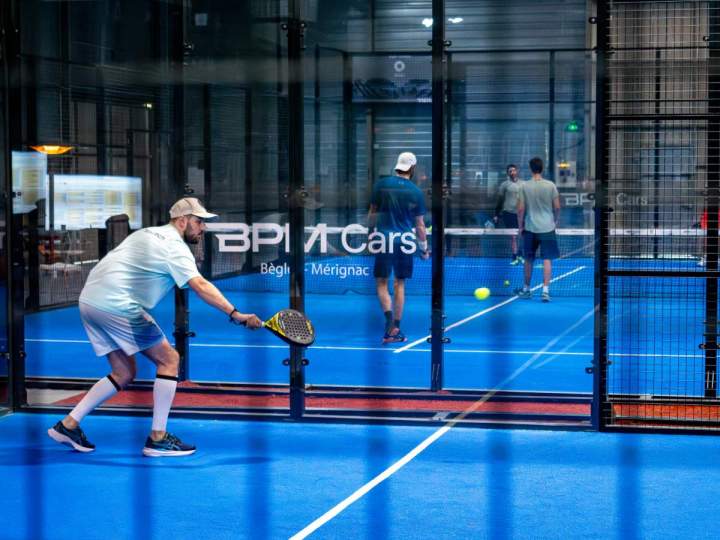 Des cours de Padel pour des joueurs de tous les niveaux près de Bordeaux